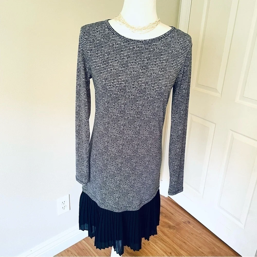 🖤 Michael Kors XS Houndstooth Midi Dress – Long Sleeve, Pleated Hem